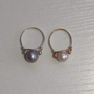 2 Faux‎ Pearl White and Gray Wire Rings Silver Gold Tone Sizes 5 & 5.5 Dainty